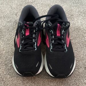 Brooks Women's Black and Pink Athletic Shoes